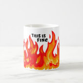 "This is fine" (schwarz mit Flammen) Kaffeetasse (Mittel)