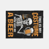 This Is My Costume Now Give Me A Beer Halloween Sk Fleecedecke (Vorderseite (Horizontal))