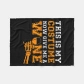 This Is My Costume Now Give Me A Wine Match Hallow Fleecedecke (Vorderseite (Horizontal))