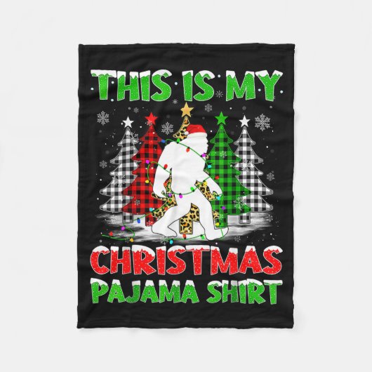 This Is My Pajama Shirt Bigfoot Xmas Tree Plaid Ch Fleecedecke (Vorderseite)