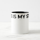 This Is My Stop Typographic Minimalist  Zweifarbige Tasse (Mittel)