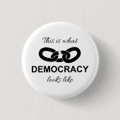 This is What Democracy Looks Like Button (Vorderseite)