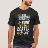 This Laboratory Technician Runs On Coffee Chemist  T-Shirt (Vorderseite)