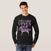This Lady Loves Her Doberman Fitted T-Shirt (Vorne ganz)