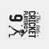 This Little Cricket Player Is 9 Years Old - 9th Bi Fleecedecke (Vorderseite (Horizontal))