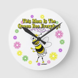 This Mom Is The Queen Bee Everyday Bee Flower Ring Runde Wanduhr