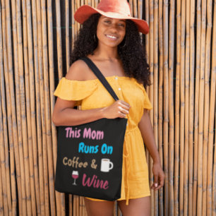 This Mom Runs on Coffee and Wine Tasche