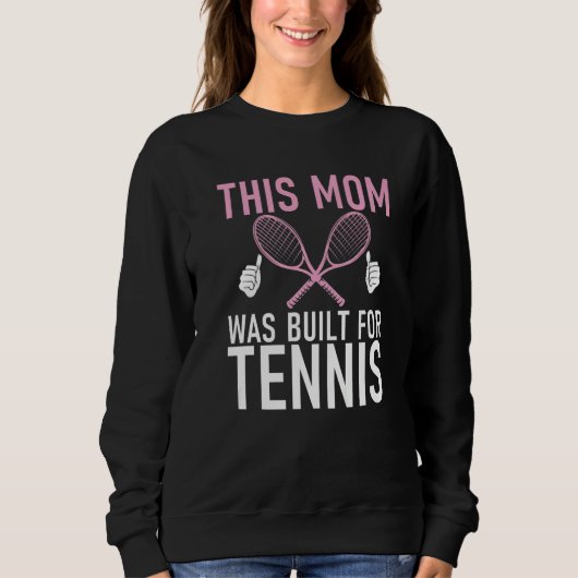 This Mom was built for Tennis Mom Sweatshirt (Vorderseite)