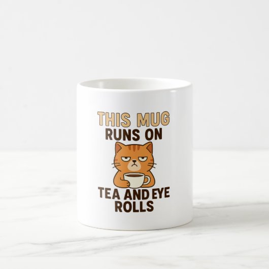 This Mug Runs on Tea and Eye Rolls – Funny British Kaffeetasse (Mittel)