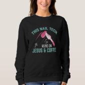 This Nail Tech Runs On Jesus And Coffee Nail Techn Sweatshirt (Vorderseite)