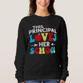 This Principal Loves Her School Sweatshirt (Vorderseite)