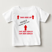 "This SEDE UP" Baby Handling Instructions Humorvol Baby T-shirt (Vorderseite)