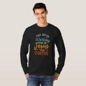 This Social Worker Runs On Jesus And Coffee T-Shirt (Vorne ganz)