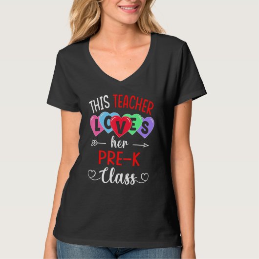 THIS TEACHER LOVES HER PRE-K CLASS Shirts Valentin (Vorderseite)