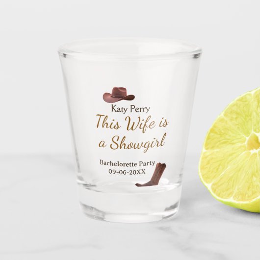 This Wife is a showgirl bachelorette party name da Schnapsglas (Vorderseite)