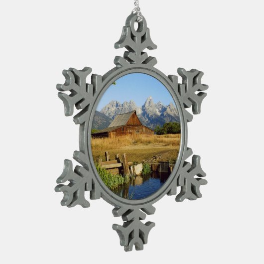 Thomas A. Moulton Barn Schneeflocken Zinn-Ornament (Links)