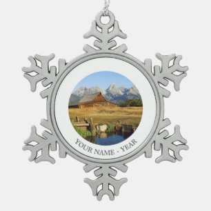 Thomas A. Moulton Barn Schneeflocken Zinn-Ornament