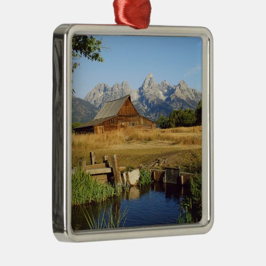 Thomas A. Moulton Barn Silbernes Ornament (Rechts)