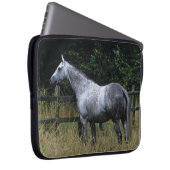 Thoroughbred-Pferdebereitstehender Zaun Laptopschutzhülle (Vorne Rechts)