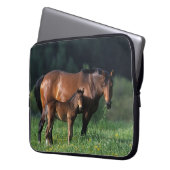 Thoroughbred-Stute u. Fohlen 1 Laptopschutzhülle (Vorderseite Links)