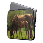 Thoroughbred-Stute u. Fohlen 2 Laptopschutzhülle (Vorderseite Links)
