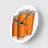 Three Beers Runde Wanduhr (Winkel)