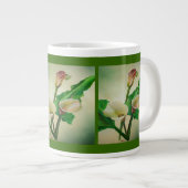 Three Calla Lilies Atemberaubend Botanical Acrylic Jumbo-Tasse (Vorderseite Rechts)