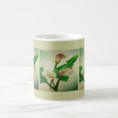Three Calla Lilies Atemberaubend Botanical Acrylic Kaffeetasse (Mittel)