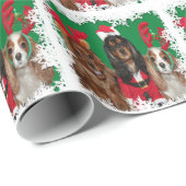Three Cavalier King Charles Spaniels Snowflakes Geschenkpapier (Rolleneckpunkt)