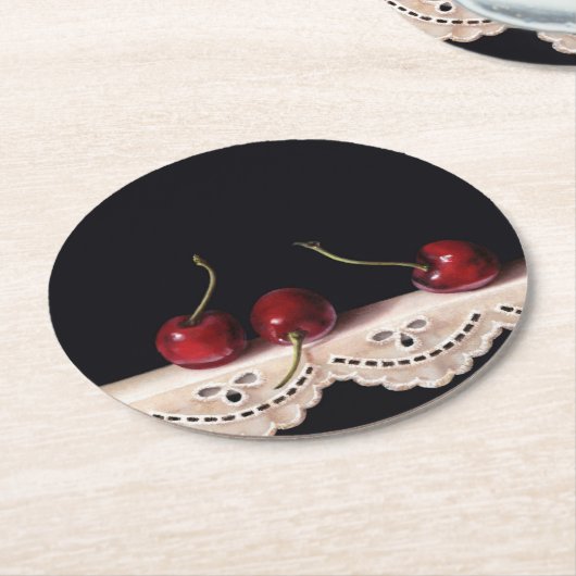 Three Cherries on lace Coaster Runder Pappuntersetzer (Angewinkelt)