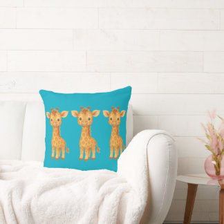 "Three Giraffe Friends" Throw Pillow Kissen