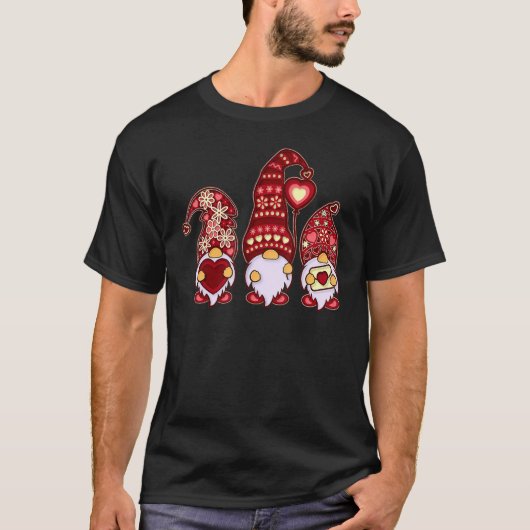 Three Gnomes Holding Leopard Heart & Plaid Valenti T-Shirt (Vorderseite)