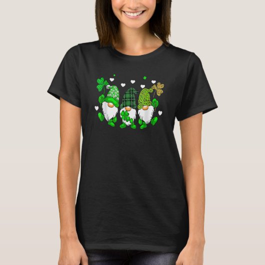 Three Gnomes Holding Shamrock Leopard Plaid St Pat T-Shirt (Vorderseite)