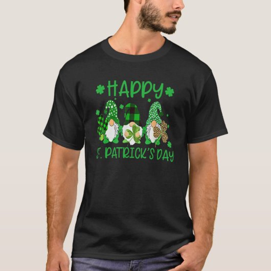 Three Gnomes Holding Shamrock Leopard Plaid St Pat T-Shirt (Vorderseite)
