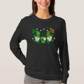 Three Gnomes Holding Shamrock Leopard Plaid St Pat T-Shirt (Vorderseite)
