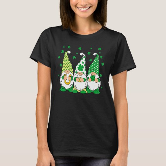 Three Green Irish Gnomes Shamrock Clover St Patric T-Shirt (Vorderseite)
