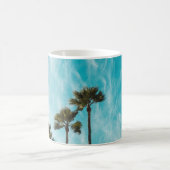 Three green leaf trees below cirus clouds kaffeetasse (Mittel)