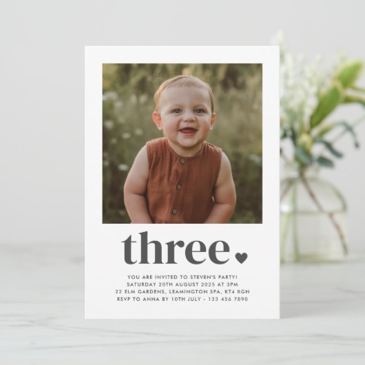 Three Heart Foto 3. Geburtstag Einladung (Stehend Vorderseite)
