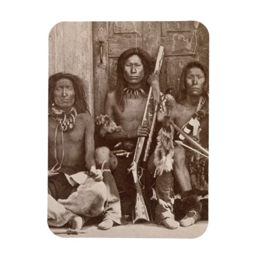 Three Indian Braves, Fotograf von der Royal Eng Magnet (Vertikal)
