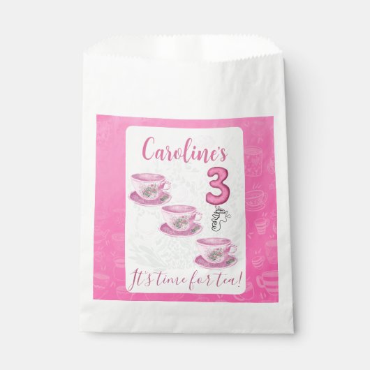 Three It’s Time for Tea 3rd Birthday Invitation Geschenktütchen (Vorderseite)