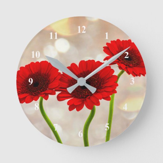 Three Little Red Gerberas Acrylic wall clock Runde Wanduhr (Vorderseite)
