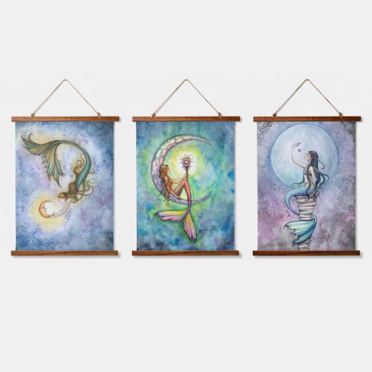 Three Mermaids Artwork von Molly Harrison Wandteppich Mit Holzrahmen (Dreifach)