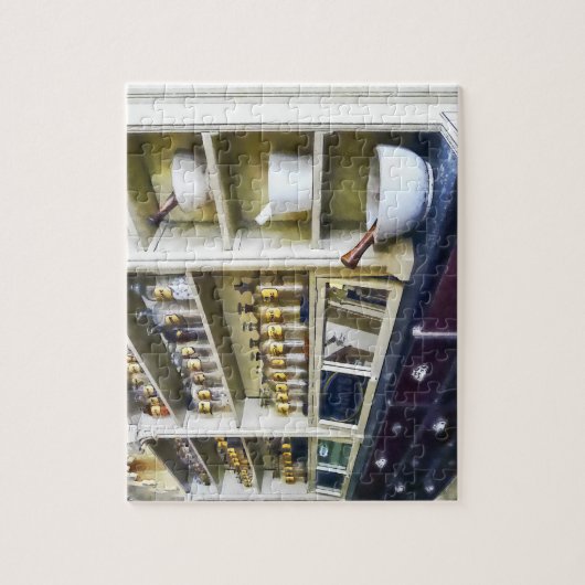 Three Mortar und Pestles in Pharmacy Puzzle (Vertikal)