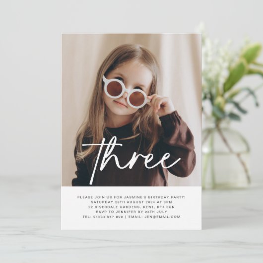 Three Photo Birthday Invitation Einladung (Stehend Vorderseite)