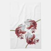 Three Red Tulips Geschirrtuch (Vertikal)