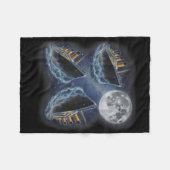 Three Rms Titanic Moon 3 Howling At Moon Funny Wei Fleecedecke (Vorderseite (Horizontal))