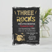 Three Rocks Rockstar Drum Set 3. Geburtstag Einladung (Stehend Vorderseite)