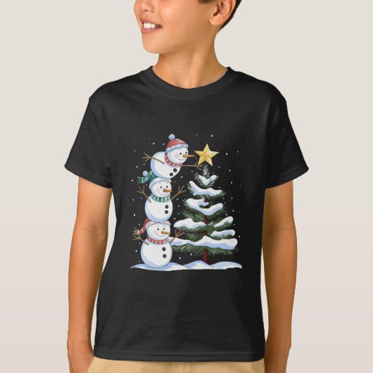 Three Snowmen Are Arranging A Christmas Tree Cute  T-Shirt (Vorderseite)