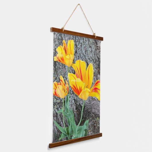 Three Yellow Tulips Sequel / Wandteppich Mit Holzrahmen (Gewinkelt)