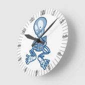 Thrilled Theona Skeleton mit Buch Runde Wanduhr (Winkel)